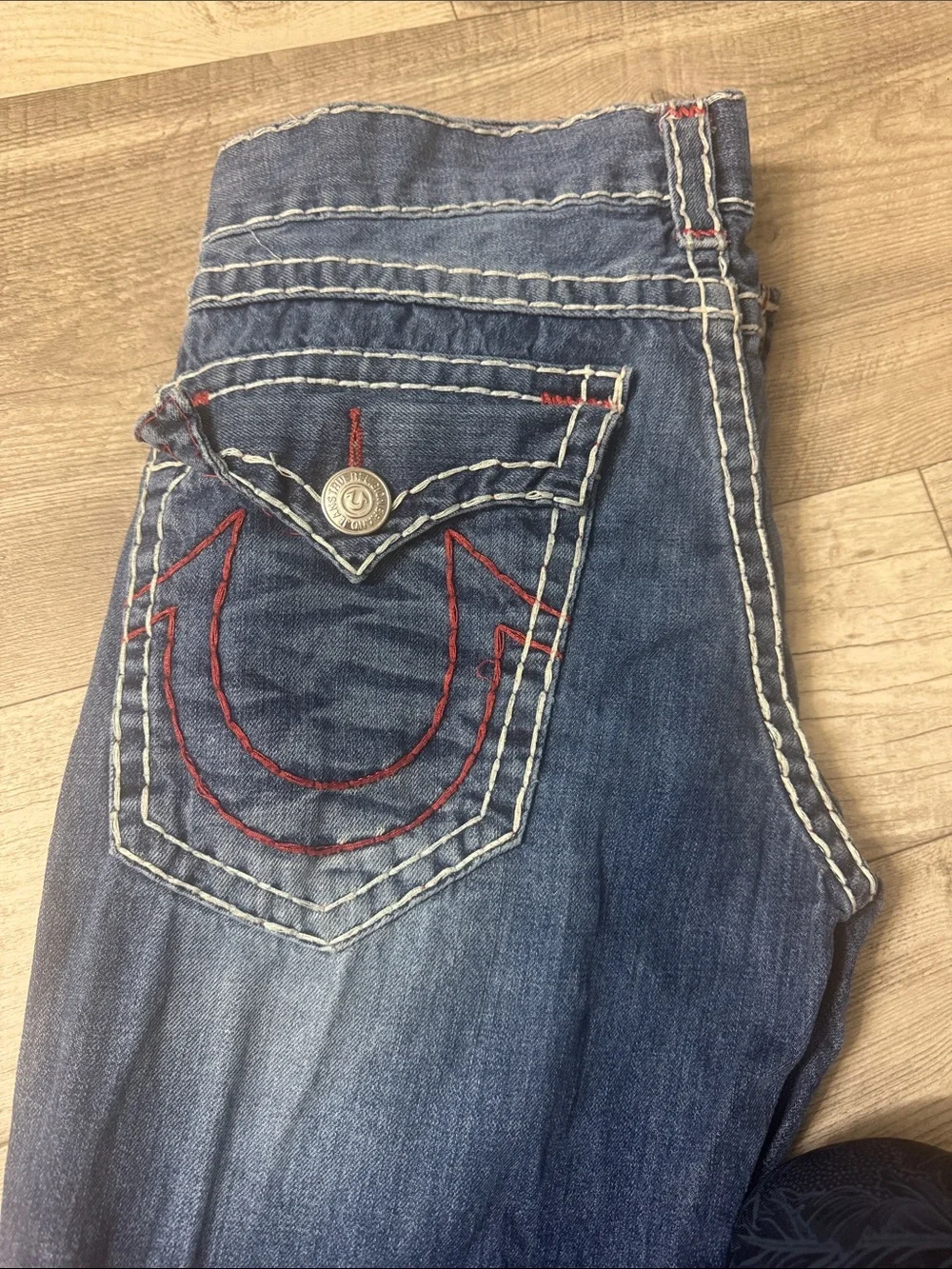 True Religion Bootcut Jeans in Dark Blue with Contrast Stitching - Picture 6 of 6